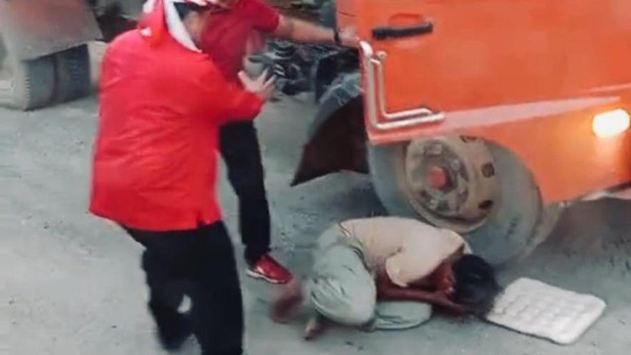 Ajudan Bupati Kubar aniaya sopir truk.