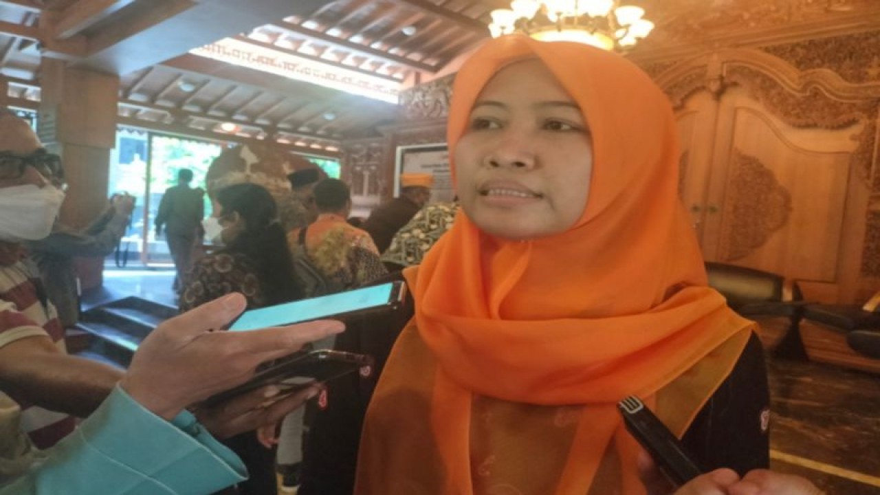 Anggota KPU Kabupaten Kulon Progo Ria Harlinawati. ANTARA/Sutarmi