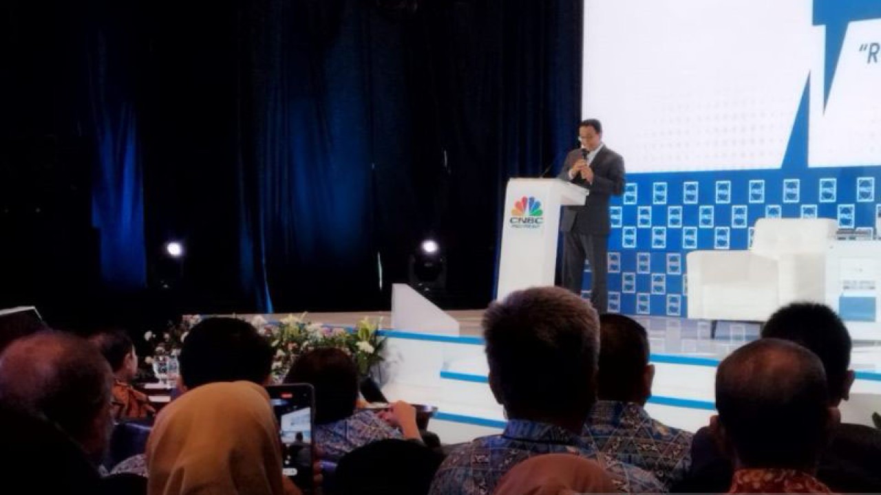 Capres nomor urut 1 Anies Baswedan saat menghadiri acara Dialog Apindo di Jakarta, Senin (11/12/2023). (ANTARA/Bagus Ahmad Rizaldi)