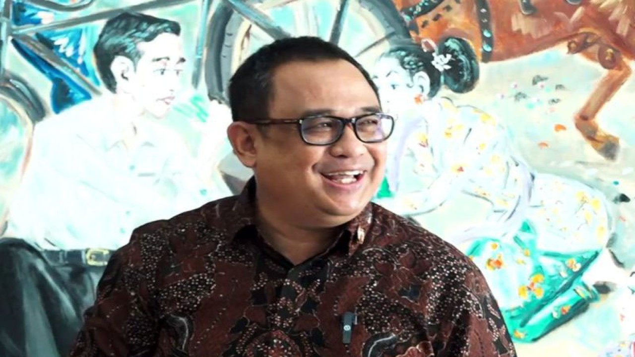 Koordinator Staf Khusus Presiden Ari Dwipayana memberikan keterangan di Jakarta, Rabu (6/12/2023). ANTARA/Andi Firdaus.