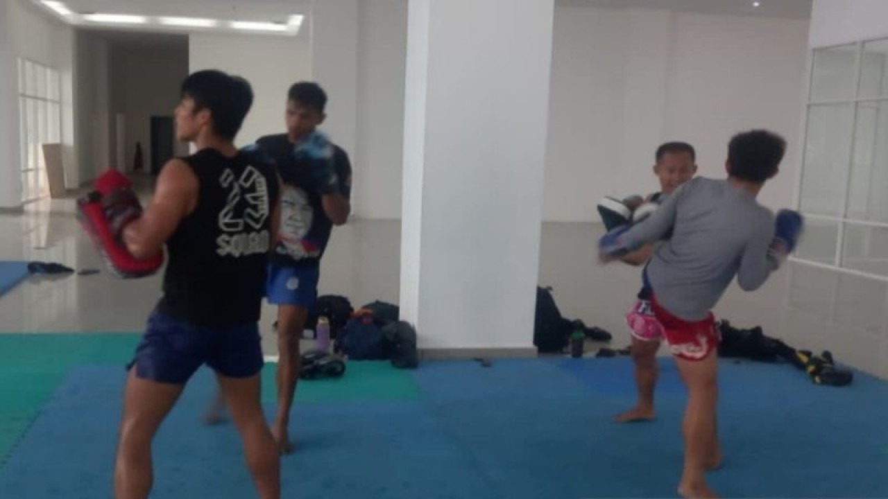 Atlet Muaythai Sumut saat berlatih demi persiapan menghadapi PON (ANTARA/Juraidi)