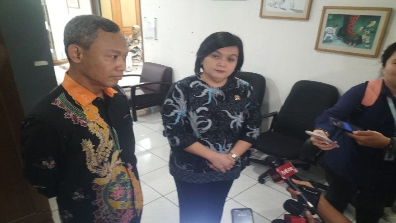 Ketua Komnas HAM Atnike Nova Sigiro memberikan keterangan di kantor Komnas HAM, Menteng, Jakarta Pusat, Rabu (13/12/2023)(ANTARA/Walda)