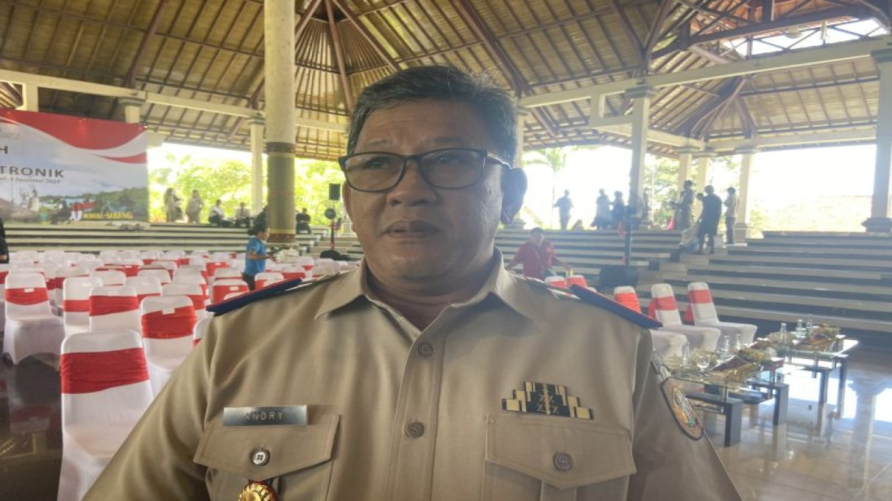Kepala Kanwil Kementerian ATR/BPN Bali Andry Novijandri saat diwawancara mengenai kabupaten lengkap di Bali, Klungkung, Senin (4/12/2023). ANTARA/Ni Putu Putri Muliantari