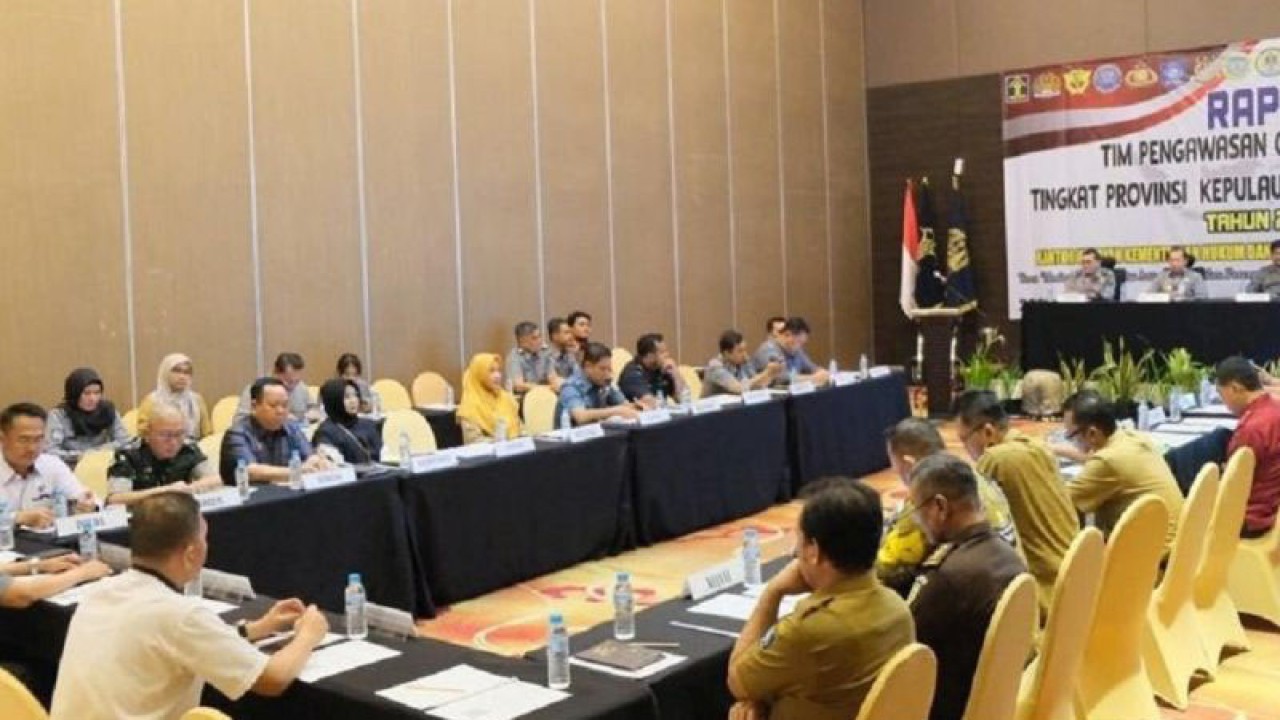 Tim Pengawasan Orang Asing Provinsi Kepulauan Bangka Belitung menggelar rapat optimalisasi pengawasan orang asing di Pangkalpinang, Jumat (1/12/2023). ANTARA/HO-Humas Kemenkumham Babel.