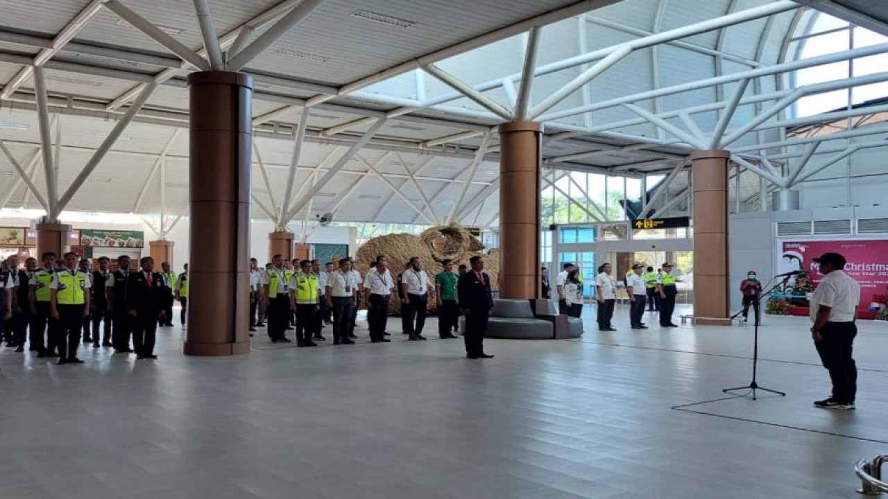 Apel pembukaan posko pelayanan di Bandara Lombok, Nusa Tenggara Barat menjelang Natal dan Tahun Baru, Selasa (19/12/2023). ANTARA/HO-Humas Bandara Lombok