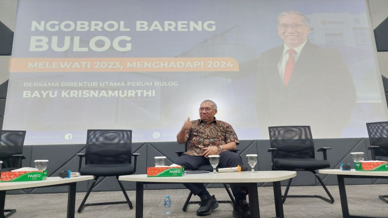 Direktur Utama Perum Bulog Bayu Krisnamurthi saat temu media di Jakarta, Kamis (21/12/2023). (ANTARA/Adimas Raditya)