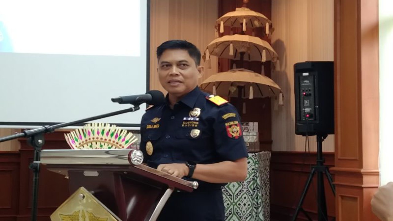 Kepala Kantor Wilayah Direktorat Jenderal Bea dan Cukai Bali, NTB, dan NTT Susila Brata di Kuta, Kabupaten Badung, Bali, Selasa (5/12/2023). ANTARA/Dewa Ketut Sudiarta Wiguna