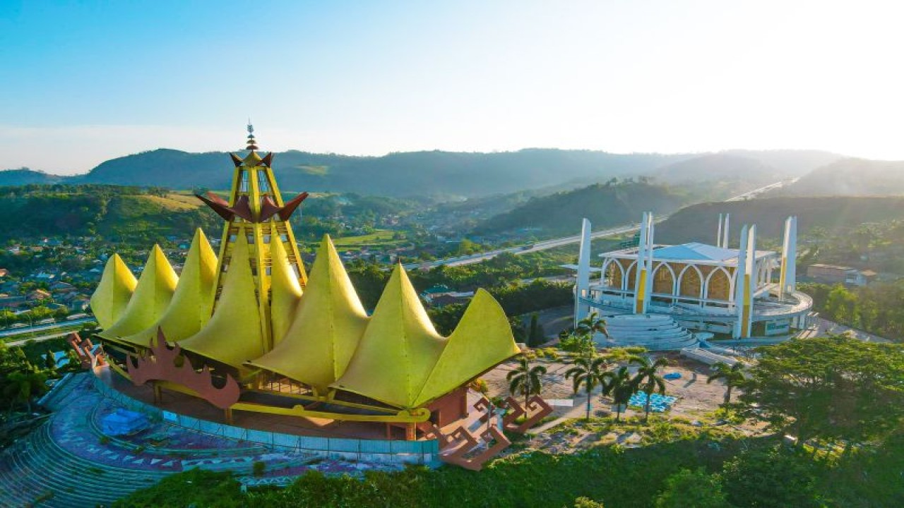Menara Siger yang berada di kawasan Bakauheni Harbour City (BHC), Kabupaten Lampung Selatan, Lampung. ANTARA/HO-ASDP