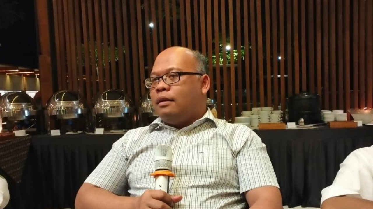Kepala Kantor Perwakilan BI Surakarta Nugroho Joko Prastowo memberikan keterangan kepada wartawan di Solo, Jawa Tengah, Senin (12/12/2023). ANTARA/Aris Wasita