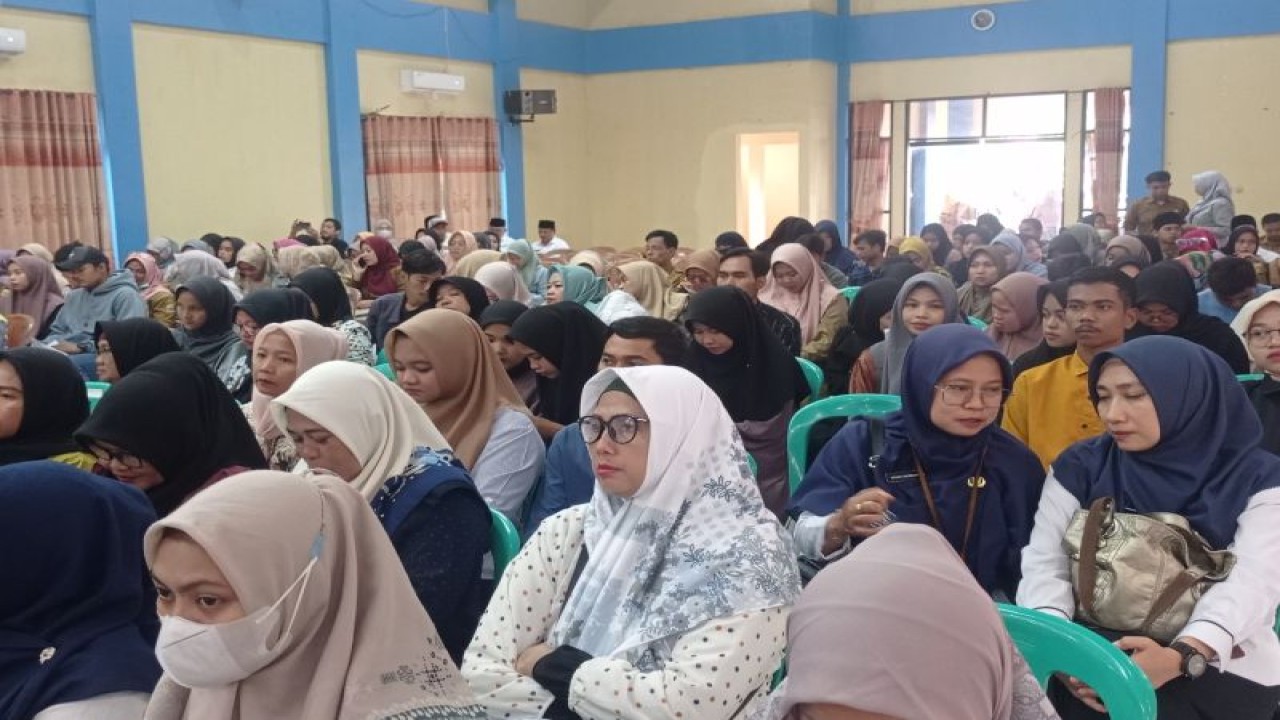 Para calon pengantin di Kabupaten Lebak, Banten mendapatkan pembinaan dan edukasi dari BKKBN Pusat agar melahirkan anak pada pasangan usia subur tidak melahirkan anak stunting.ANTARA/Mansur