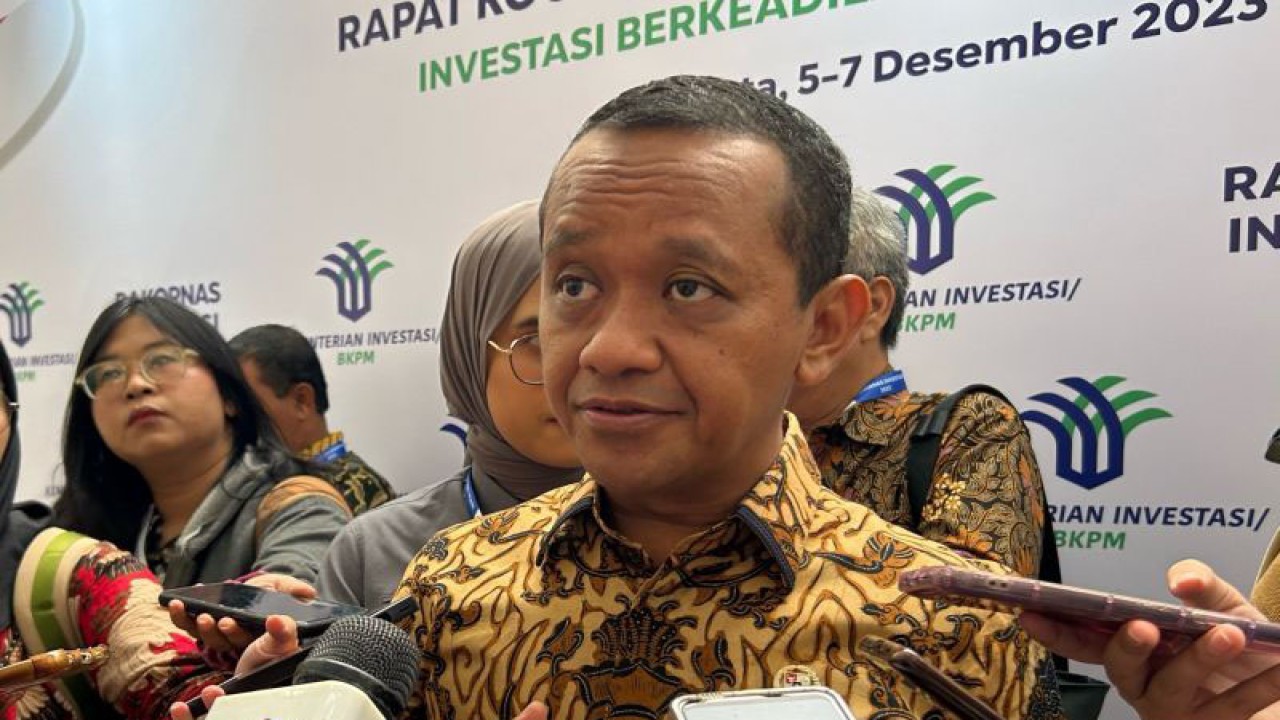 Menteri Investasi/Kepala Badan Koordinasi Penanaman Modal (BKPM) Bahlil Lahadalia usai pembukaan Rapat Koordinasi Nasional Investasi 2023 di Jakarta, Kamis (7/12/2023). ANTARA/Maria Cicilia Galuh