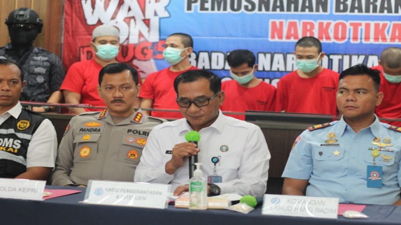 BNNP Kepri saat melakukan konferensi pers terkait rencana pemusnahan 2.783 gram sabu, di Batam, Senin (4/12/2023). ANTARA/HO-BNNP Kepri.