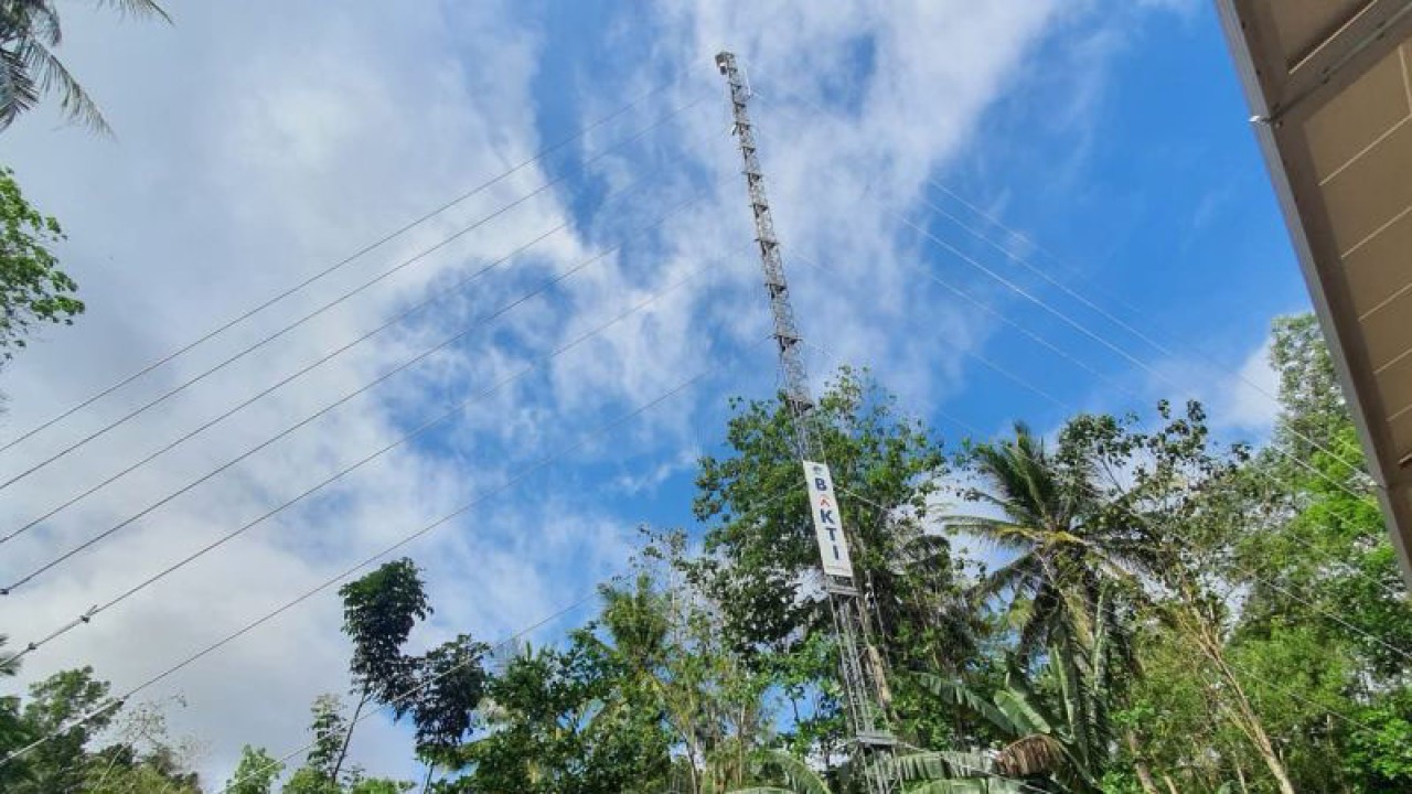 Ilustrasi - Infrastruktur digital berupa Base Tranceiver Station (BTS) yang dikerjakan oleh BAKTI Kominfo di Desa Selong Belanak,Lombok, Nusa Tenggara Barat, Rabu (5/10/2022). (ANTARA/Livia Kristianti)