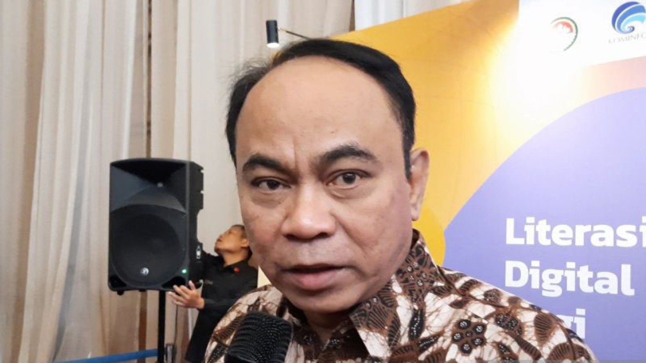 Menteri Komunikasi dan Informatika Budi Arie Setiadi saat menghadiri acara "Kick Off Digital DWP Kominfo Makin Cakap dan Bijak di Ruang Digital" di Jakarta, Rabu (13/12/2023).   (ANTARA/Lia Wanadriani Santosa)