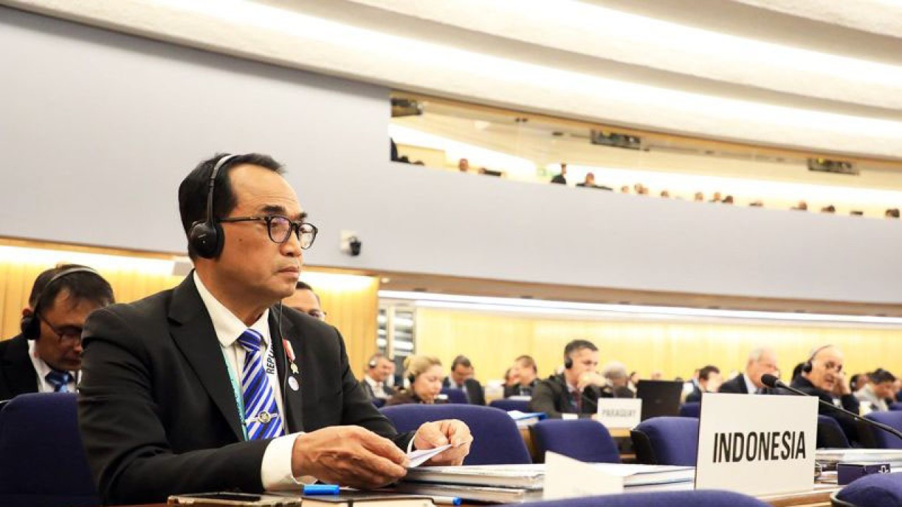 Menteri Perhubungan Budi Karya Sumadi saat menghadiri sidang IMO Assembly ke-33 di London, Inggris. ANTARA/HO-BKIP Kemenhub/am.