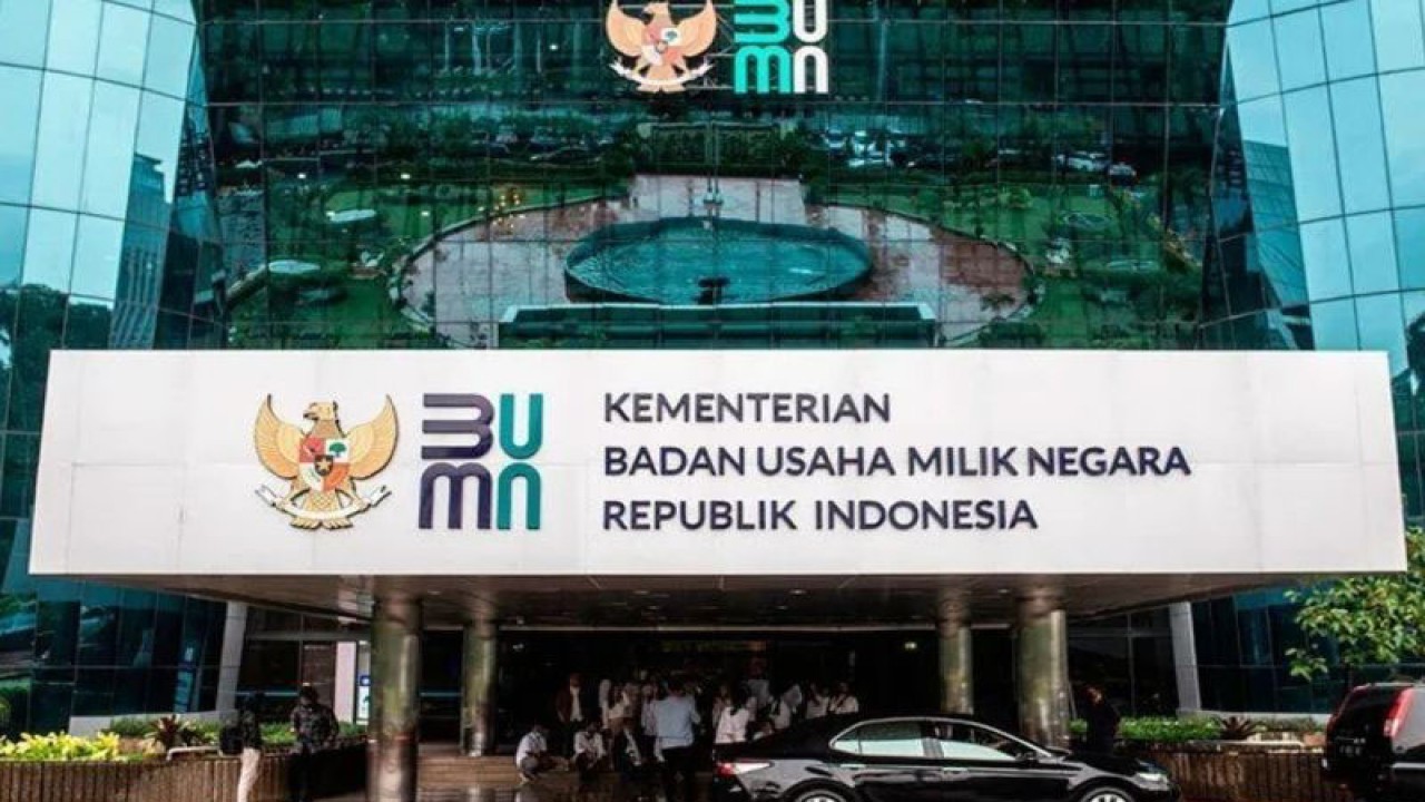 Ilustrasi - Sejumlah tamu beraktivitas di Gedung Kementerian BUMN, Jakarta. ANTARA FOTO/Aprillio Akbar/nz