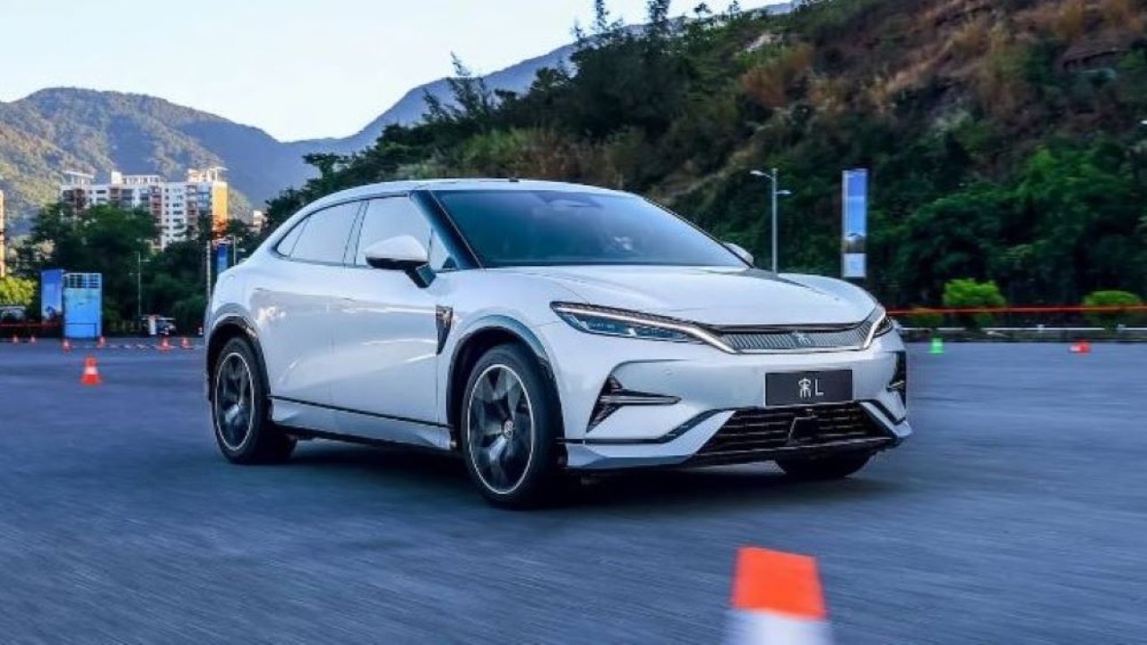 Kehadiran SUV listrik BYD Song L yang resmi diluncurkan ini disebutkan bisa menyaingi Tesla Model Y. (Electrek)