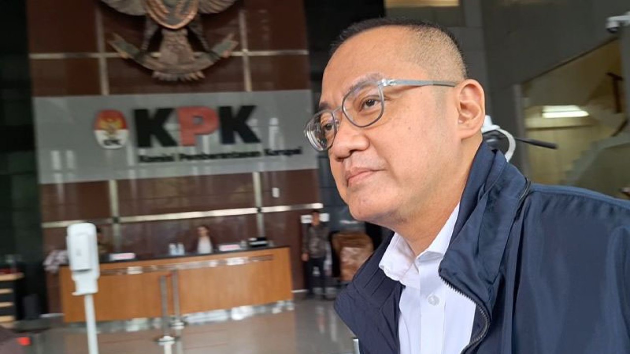 Direktur Jendral Administrasi Hukum Umum (AHU) Kementerian Hukum dan HAM (Kemenkumham) Cahyo Rahardian Muzhar penuhi panggilan KPK, Selasa (19/12/2023). ANTARA/Fianda Sjofjan Rassat