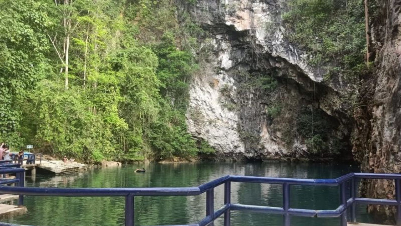 Destinasi wisata Danau Biru yang diusulkan menjadi desa wisata di Kabupaten Kolaka Utara, Sultra. (Antara/La Ode Muh Deden Saputra.)