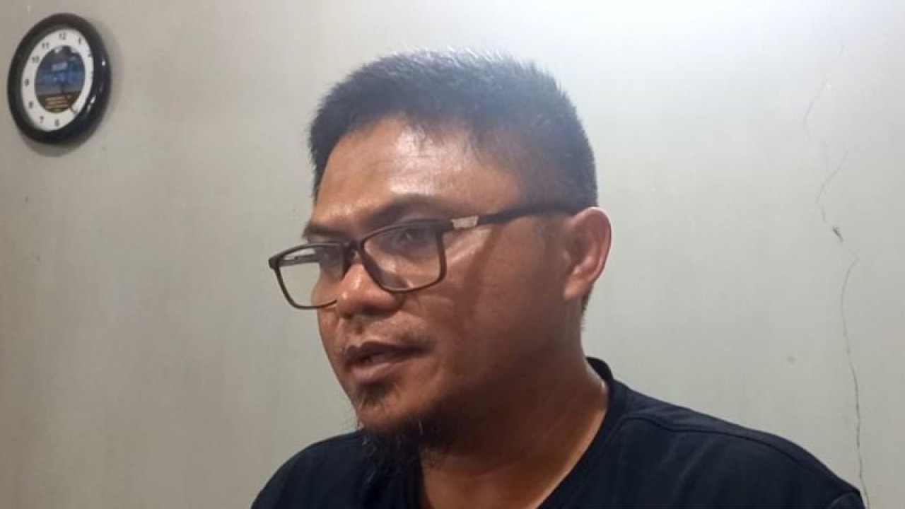 Kepala Desa Karangasem Bambang Minarno memberikan keterangan kepada wartawan di, Kabupaten Sukoharjo, Jawa Tengah, Kamis (14/12/2023). ANTARA/Aris Wasita