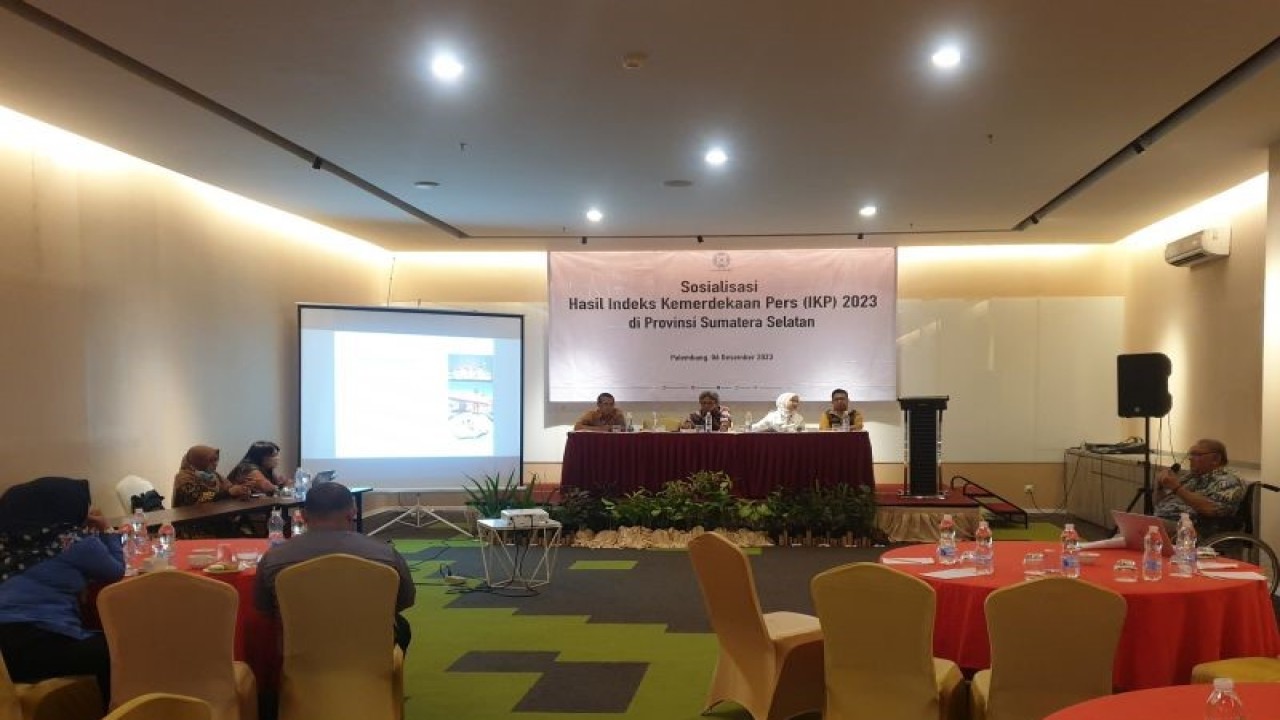 Dewan Pers melakukan sosialisasi hasil survei indeks kemerdekaan Pers (IKP) di Palembang, Rabu (6/12/2023). (ANTARA/Yudi Abdullah/23)