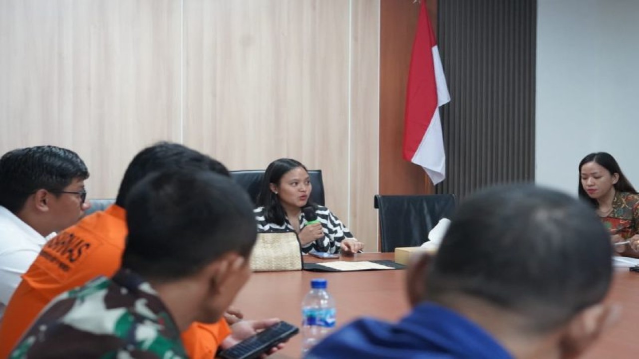 Dirut BPOLBF Shana Fatina saat memimpin rapat di Labuan Bajo. ANTARA/Ho-BPOLBF