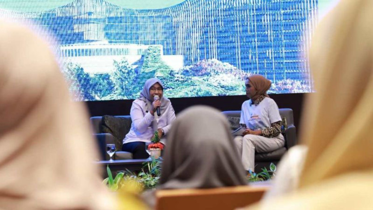 Kepala Dinas Komunikasi dan Informatika (Diskominfo) Makassar Ismawaty Nur saat temu influencer di Makassar, Kamis (7/12/2023). ANTARA/HO/Diskominfo Makassar