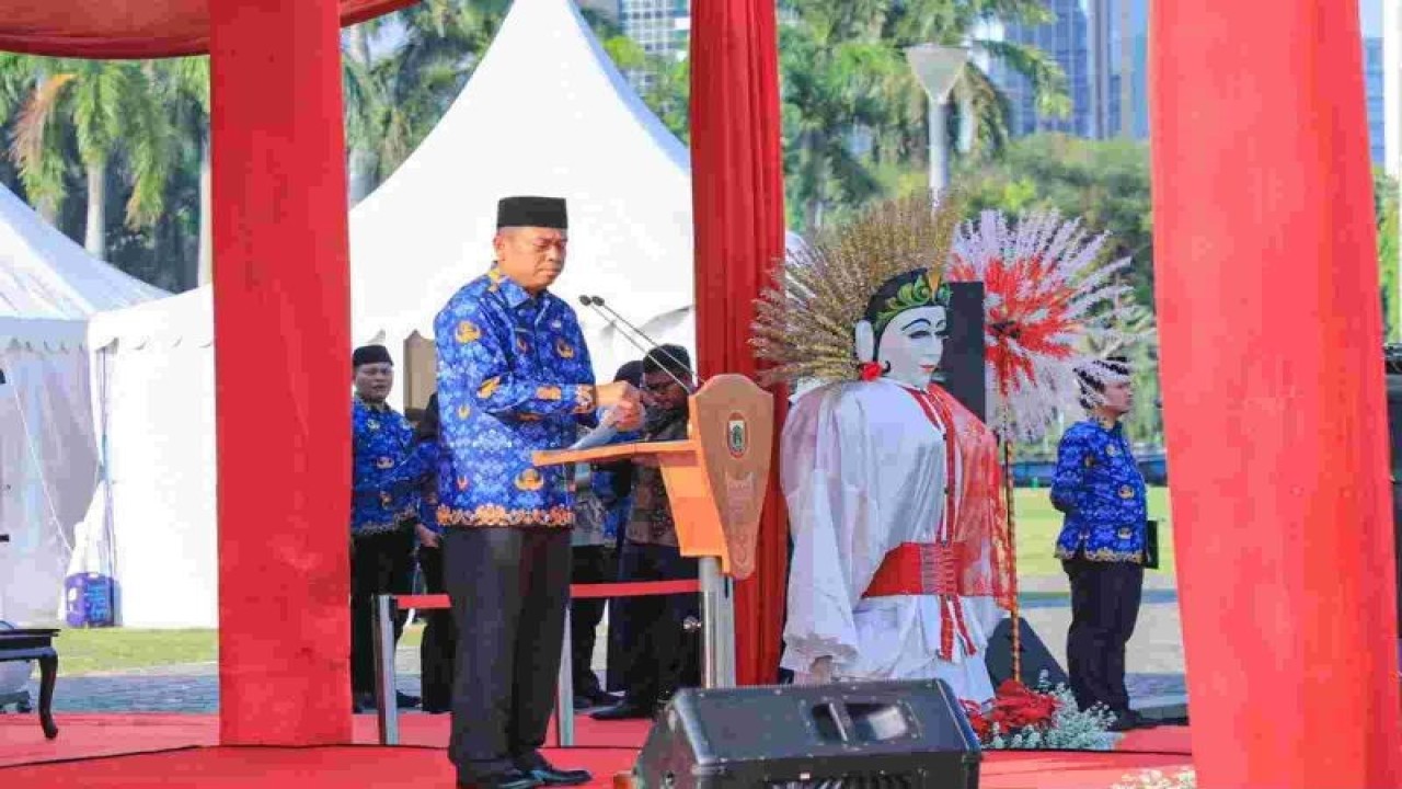 Sekretaris Daerah (Sekda) DKI Jakarta Joko Agus Setyono saat menjadi Inspektur Upacara Hari Bela Negara ke-75 Tahun 2023 di Lapangan Silang Monas, Jakarta Pusat, Selasa (19/12/2023). ANTARA/Ho/Pemerintah Provinsi DKI Jakarta