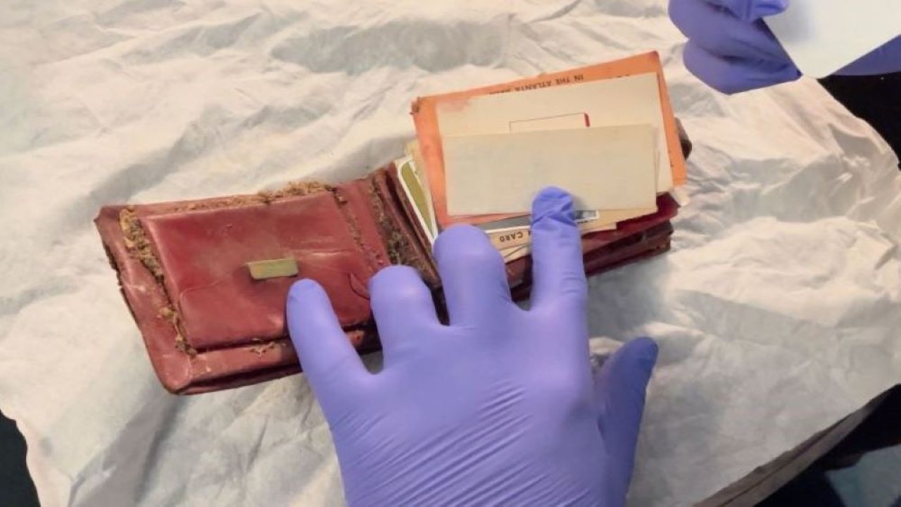 Dompet yang hilang di bioskop di Atlanta, Amerika Serikat, ditemukan setelah 65 tahun. (Tangkapan layar)