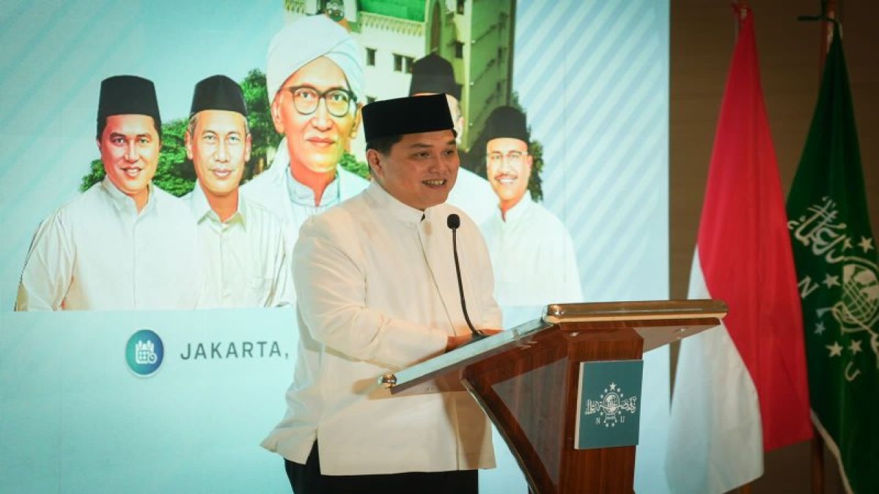 Menteri Badan Usaha Milik Negara (BUMN) Erick Thohir saat dilantik menjadi ketua Lembaga Kajian dan Pengembangan Sumber Daya Manusia Nahdlatul Ulama (Lakpesdam NU). (ANTARA/HO-PBNU)