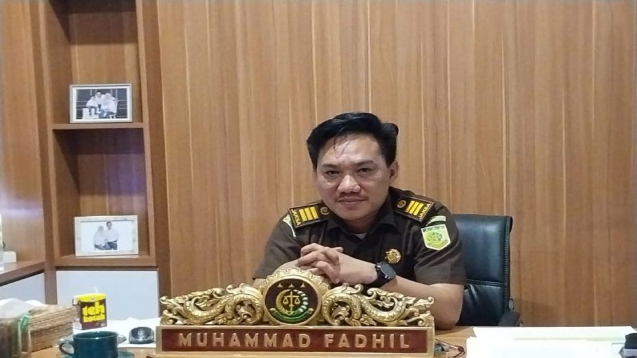 Kasi Intel Kejaksaan Negeri Kasi Intel Kejaksaan Negeri Tabalong Muhammad Fadhil di Tanjung, Kalimantan Selatan, Selasa (5/12/2023). (ANTARA/Herlina Lasmianti)