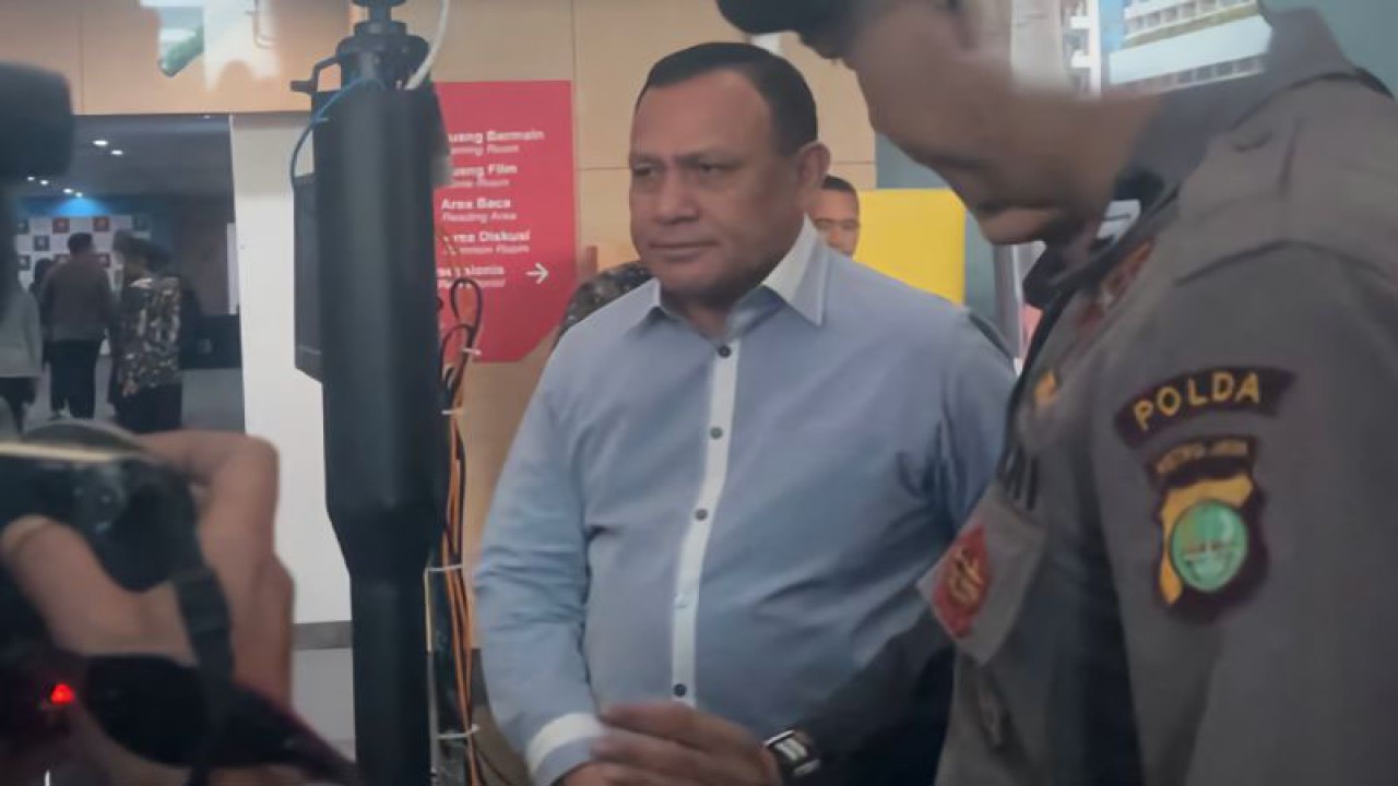 Ketua KPK nonaktif Firli Bahuri penuhi panggilan Dewas KPK untuk menjalani klarifikasi di Gedung ACLC KPK, Jakarta Selatan, Selasa (5/12/2023). ANTARA/Fianda Sjofjan Rassat