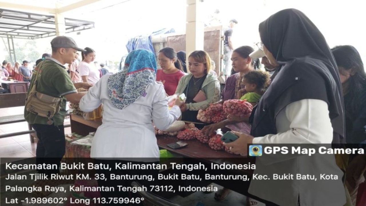 Pemprov Kalimantan Tengah laksanakan Gerakan Pangan Murah jelang Natal dan Tahun Baru 2024 di Kecamatan Bukit Batu Kota Palangka Raya, Rabu (13/12/2023).  (ANTARA/HO-Dishanpang Kalteng)