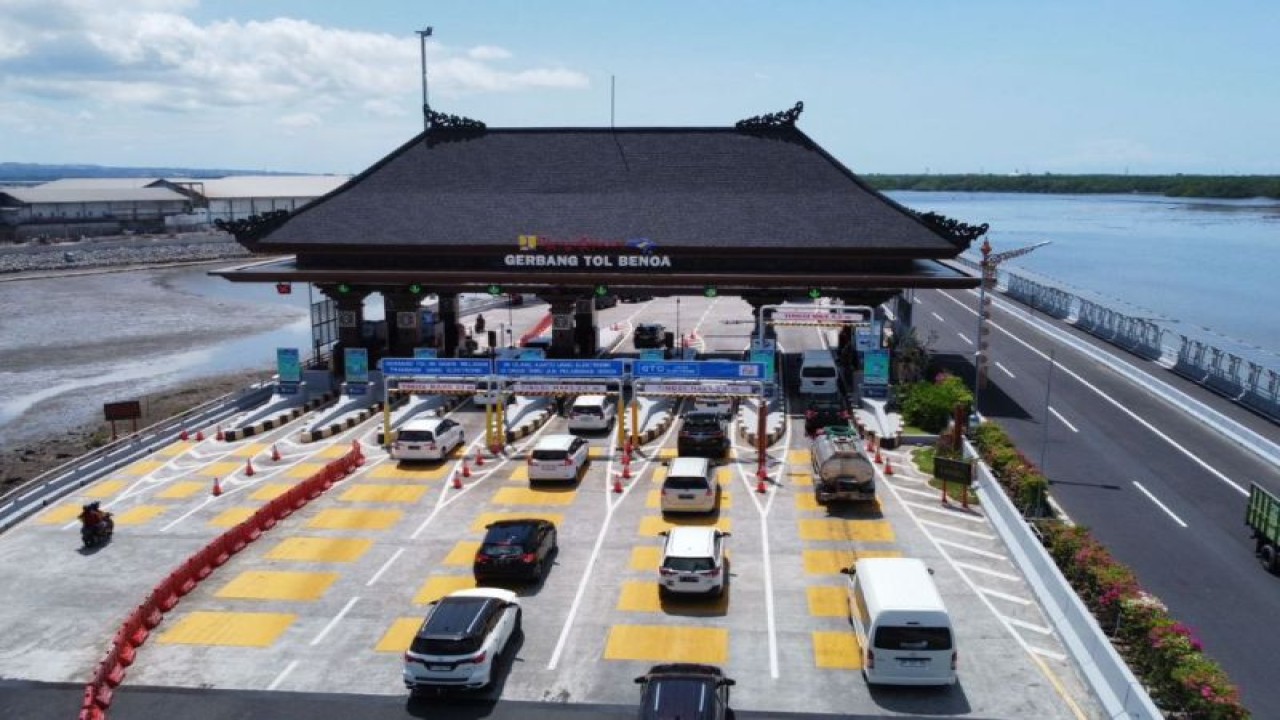 Gerbang Tol Benoa sebagai bagian dari Jalan Tol Bali Mandara. ANTARA/HO - Jasa Marga