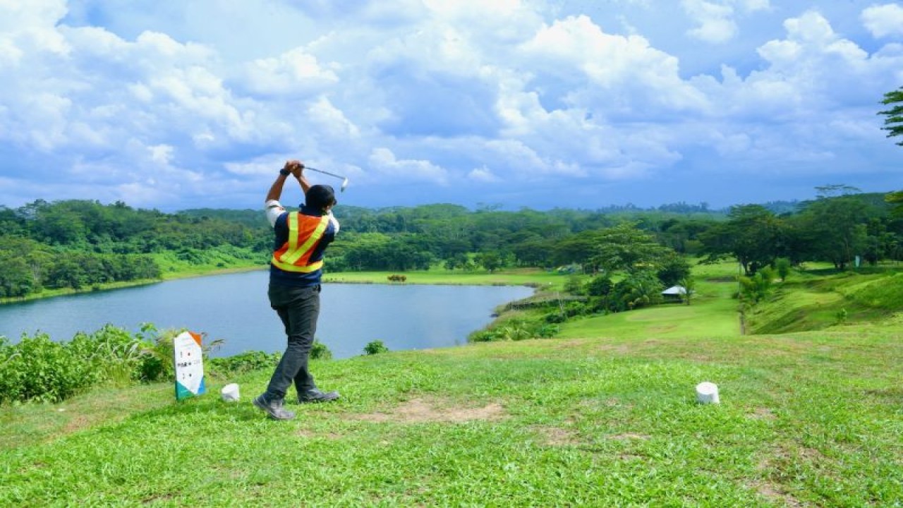 Lapangan golf Binungan di area bekas tambang PT Berau Coal di Kabupaten Berau, Kalimantan Timur. ANTARA/HO-PT Berau Coal