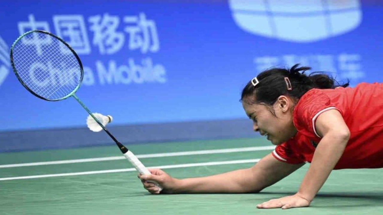 Arsip foto - Pebulu tangkis tunggal putri Indonesia Gregoria Mariska Tunjung gagal mengembalikan kok ke arah lawannya asal Jepang Aya Ohori pada babak perempatfinal Asian Games 2022 di Binjiang Gymnasium, Hangzhou, China, Kamis (5/10/2023). Jorji gagal melangkah ke semifinal usai kalah dengan skor 10-21,19-21. ANTARA FOTO/M Risyal Hidayat/Spt.