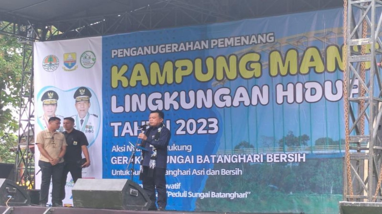 Gubernur Jambi Al Haris saat hadiri program Kampung Mantap 2023.(ANTARA/Ho-Diskominfo Jambi)