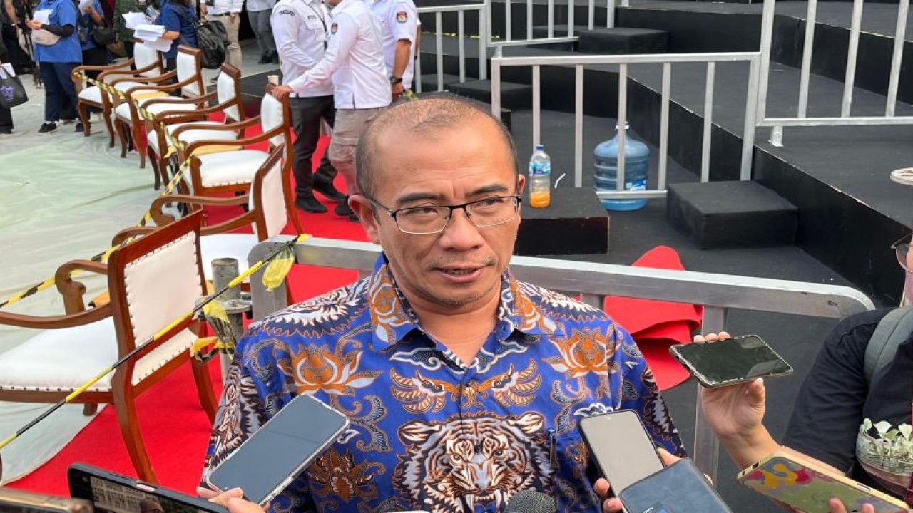 Ketua KPU Hasyim Asy'ari usai konferensi pers persiapan debat capres/cawapres di Kantor KPU RI, Jakarta, Senin (11/12/2023). ANTARA/Narda Margaretha Sinambela
