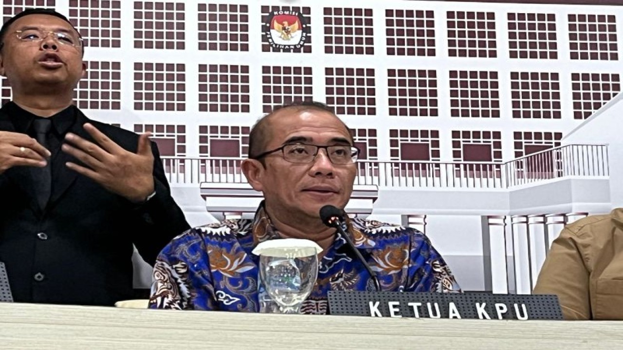 Ketua KPU Hasyim Asy'ari saat konferensi pers persiapan debat capres/cawapres di Kantor KPU RI, Jakarta, Senin (11/12/2023). ANTARA/Narda Margaretha Sinambela