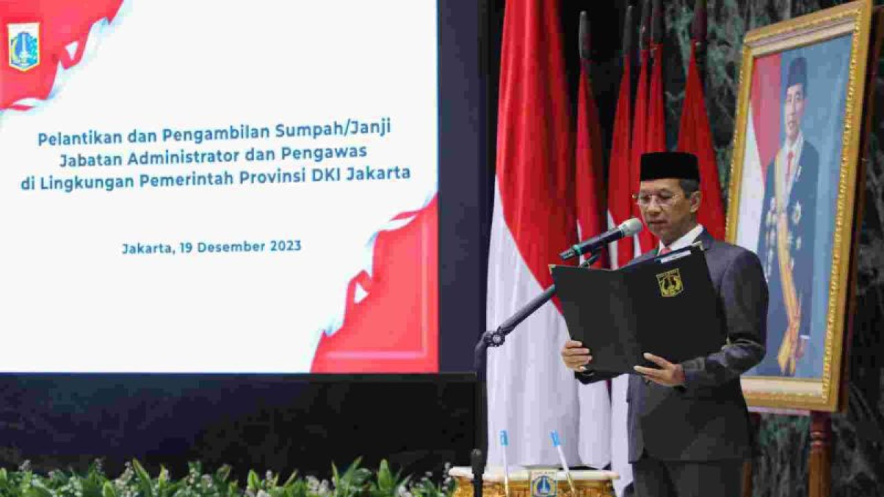 Penjabat (Pj) Gubernur DKI Jakarta Heru Budi Hartono saat memberikan sambutan dalam pelantikan pejabat administrator dan pengawas di lingkungan Pemerintah Provinsi (Pemprov) DKI Jakarta di Balai Kota DKI, Jakarta Pusat, Selasa (19/12/2023). ANTARA/Ho/Pemerintah Provinsi DKI Jakarta