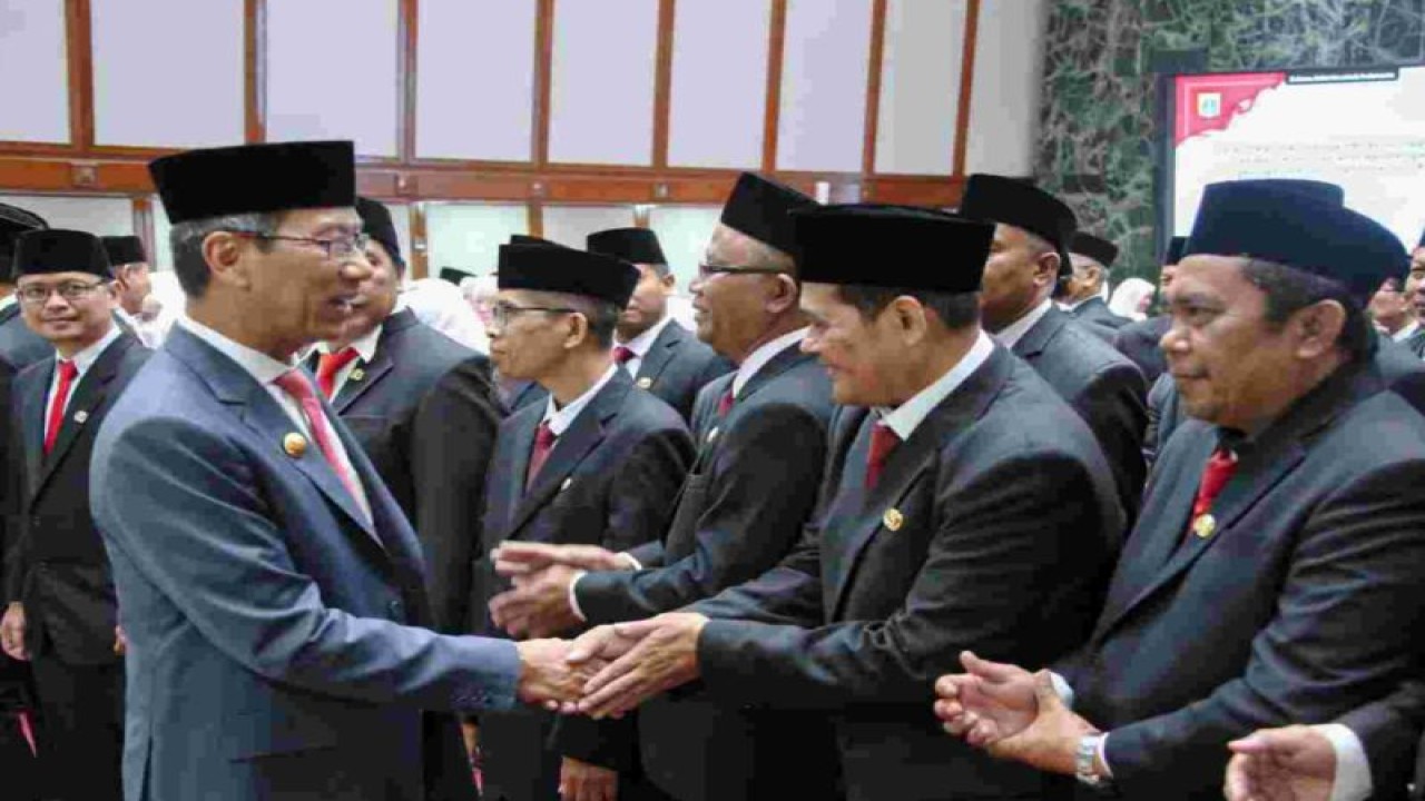 Penjabat (Pj) Gubernur DKI Jakarta Heru Budi Hartono saat pelantikan pejabat administrator dan pengawas di lingkungan Pemerintah Provinsi (Pemprov) DKI Jakarta di Balai Kota DKI, Jakarta Pusat, Rabu (27/12/2023). (ANTARA/HO-Pemerintah Provinsi DKI Jakarta)