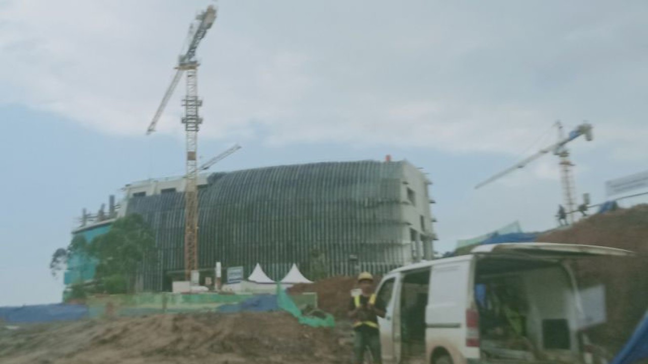 Pembangunan Istana Negara di kawasan inti pusat pemerintahan Kota Nusantara di wilayah Kecamatan Sepaku, Kabupaten Penajam Paser Utara, Kalimantan Timur, hingga Desember 2023 mencapai sekitar 42 persen (ANTARA/Nyaman Bagus Purwaniawan)