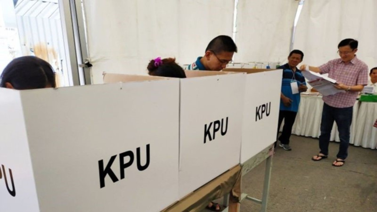 Ilustrasi - Suasana hari pencoblosan. ANTARA/Dok. Darwin Fatir.