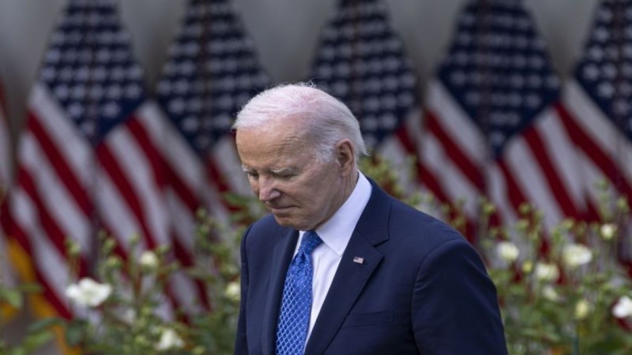 Arsip - Presiden Amerika Serikat Joe Biden saat menghadiri suatu acara di Gedung Putih di Washington DC, AS, pada 24 April 2023. (ANTARA/Xinhua/Aaron Schwartz)