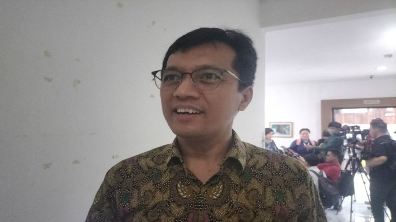 Juru Bicara Bidang HAM dan Konstitusi Tim Kampanye Nasional (TKN) Prabowo-Gibran, Munafrizal Manan, saat ditemui di Menteng, Jakarta Pusat, Rabu (13/12/2023). ANTARA/Walda