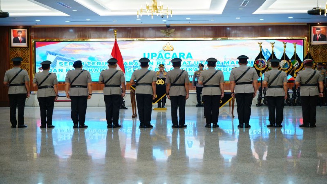 Kapolri Jenderal Pol. Listyo Sigit Prabowo melantik Kakorlantas, Kadensus 88 Antiteror Polri dan lima kapolda di Gedung Rupatama, Mabes Polri, Jakarta, Kamis (14/12/2023). (ANTARA/HO- Polri)