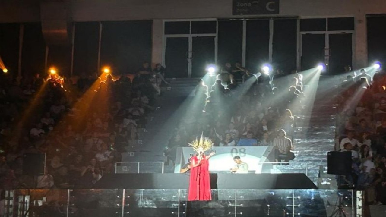 Keisya Levronka saat tampil di konser "The Sound of Colors II" di Jakarta, Sabtu (2/12/2023) malam. (ANTARA/Vinny Shoffa Salma)