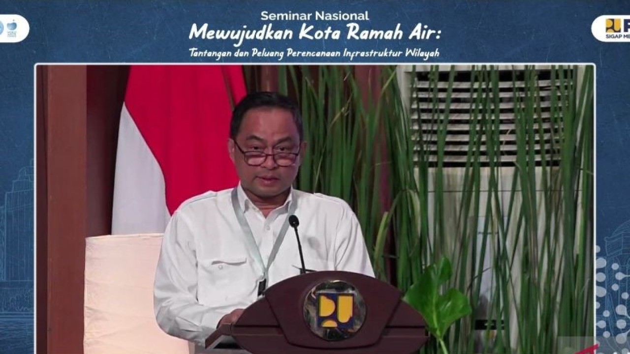 Tangkapan layar Kepala Badan Pengembangan Infrastruktur Wilayah (BPIW) Kementerian PUPR Yudha Mediawan dalam diskusi "Mewujudkan Kota Ramah Air: Tantangan dan Peluang Perencanaan Infrastruktur Wilayah" yang diselenggarakan di Jakarta, Senin (11/12/2023). (ANTARA/Adimas Raditya)
