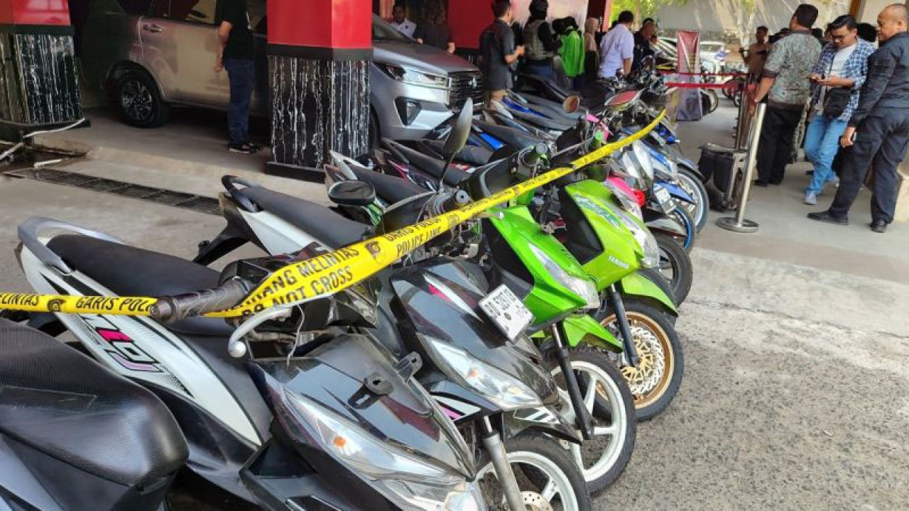 Kendaraan roda dua yang disita oleh Polresta Bengkulu karena melakukan balap liar. ANTARA/Anggi Mayasari