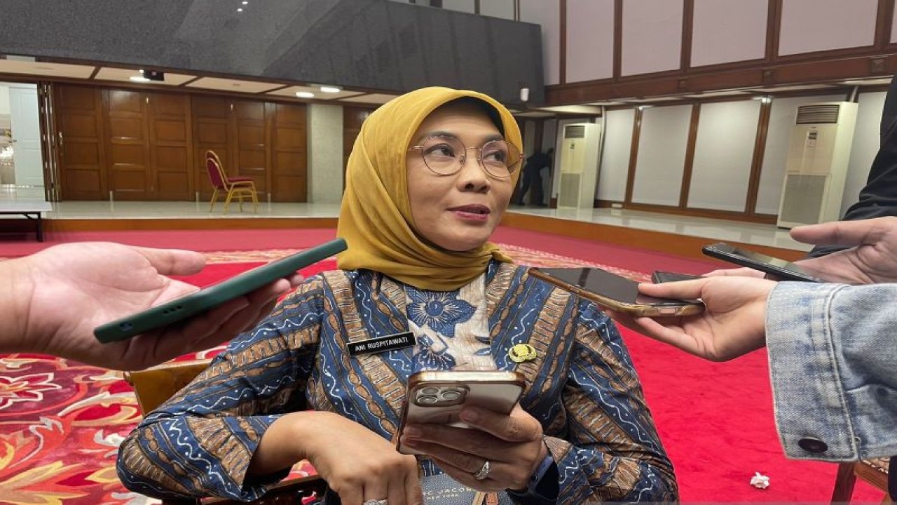 Kepala Dinas Kesehatan (Dinkes) DKI Jakarta Ani Ruspitawati di Balai Kota DKI, Jakarta Pusat, Kamis (21/12/2023). (ANTARA/Siti Nurhaliza)